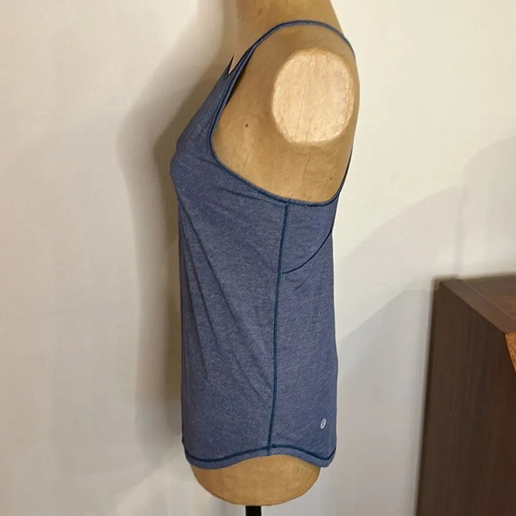 Lululemon sz 6  Fast As Light Singlet
Heathered Psychic (blue) great pre owned - Picture 3 of 9
